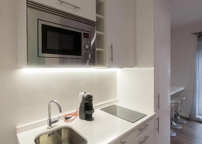 Almada Studios&suites *